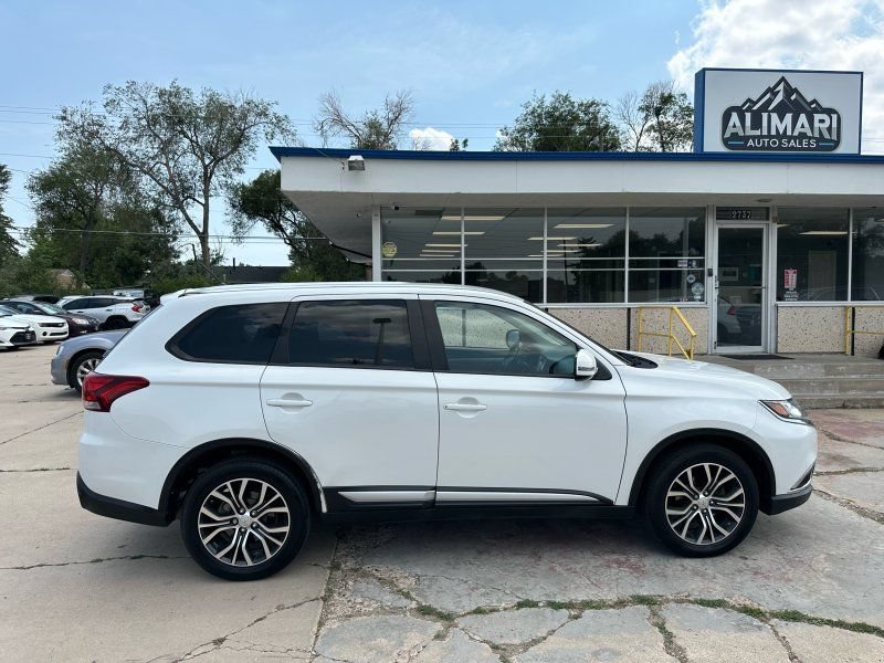 Used 2016 Mitsubishi Outlander SE AWD/4WD image 8