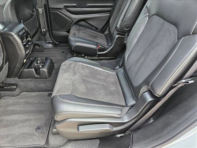 Used 2023 Jeep Grand Cherokee L Laredo image 17