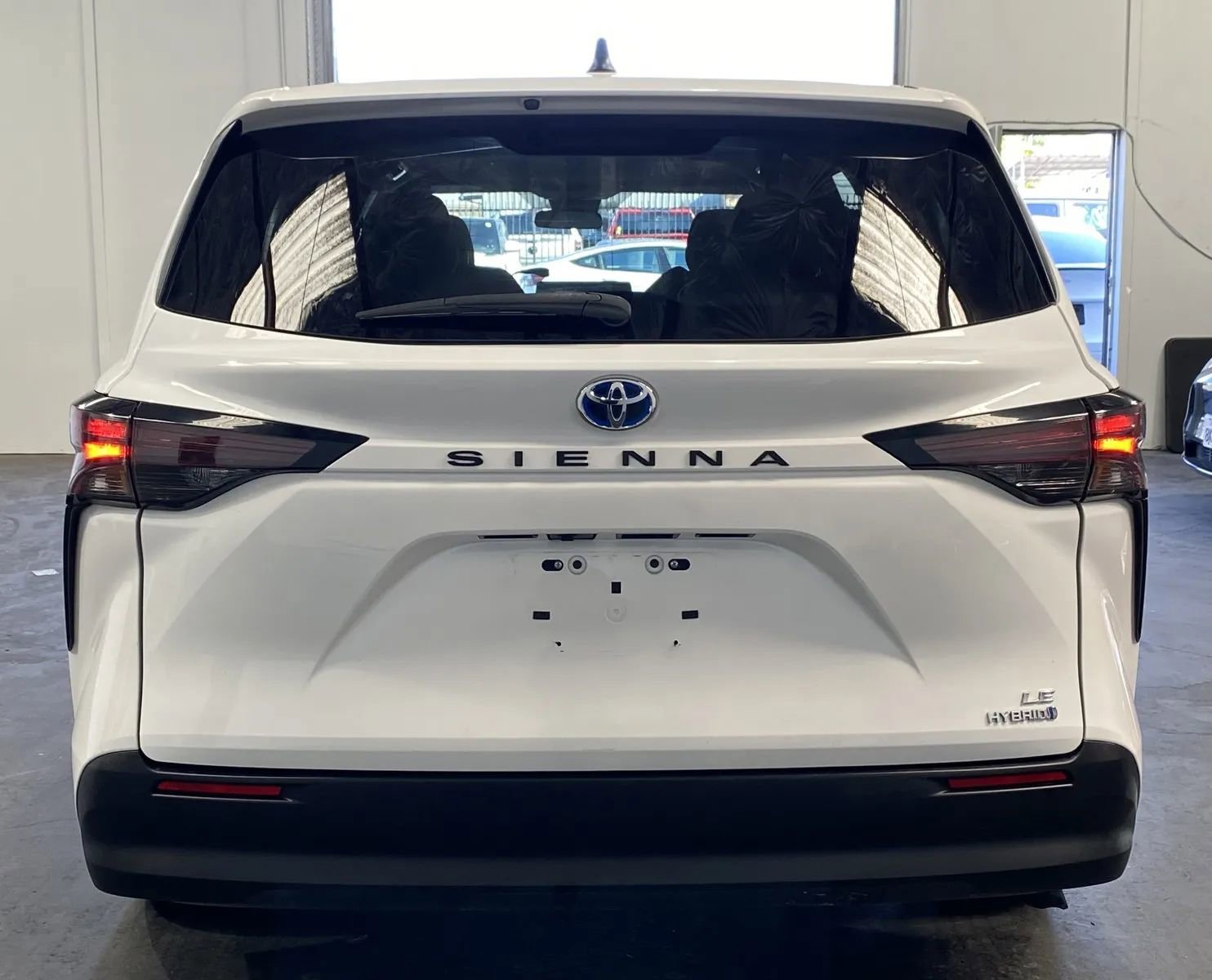 Used 2023 Toyota Sienna LE image 3