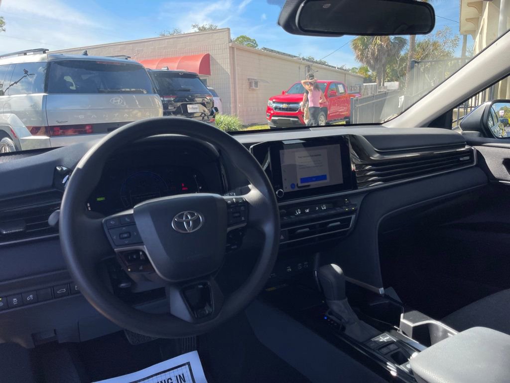 Used 2025 Toyota Camry LE image 12