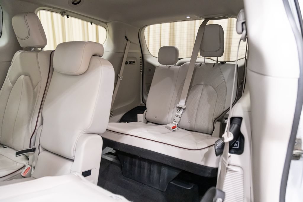 Used 2019 Chrysler Pacifica Limited FWD image 14