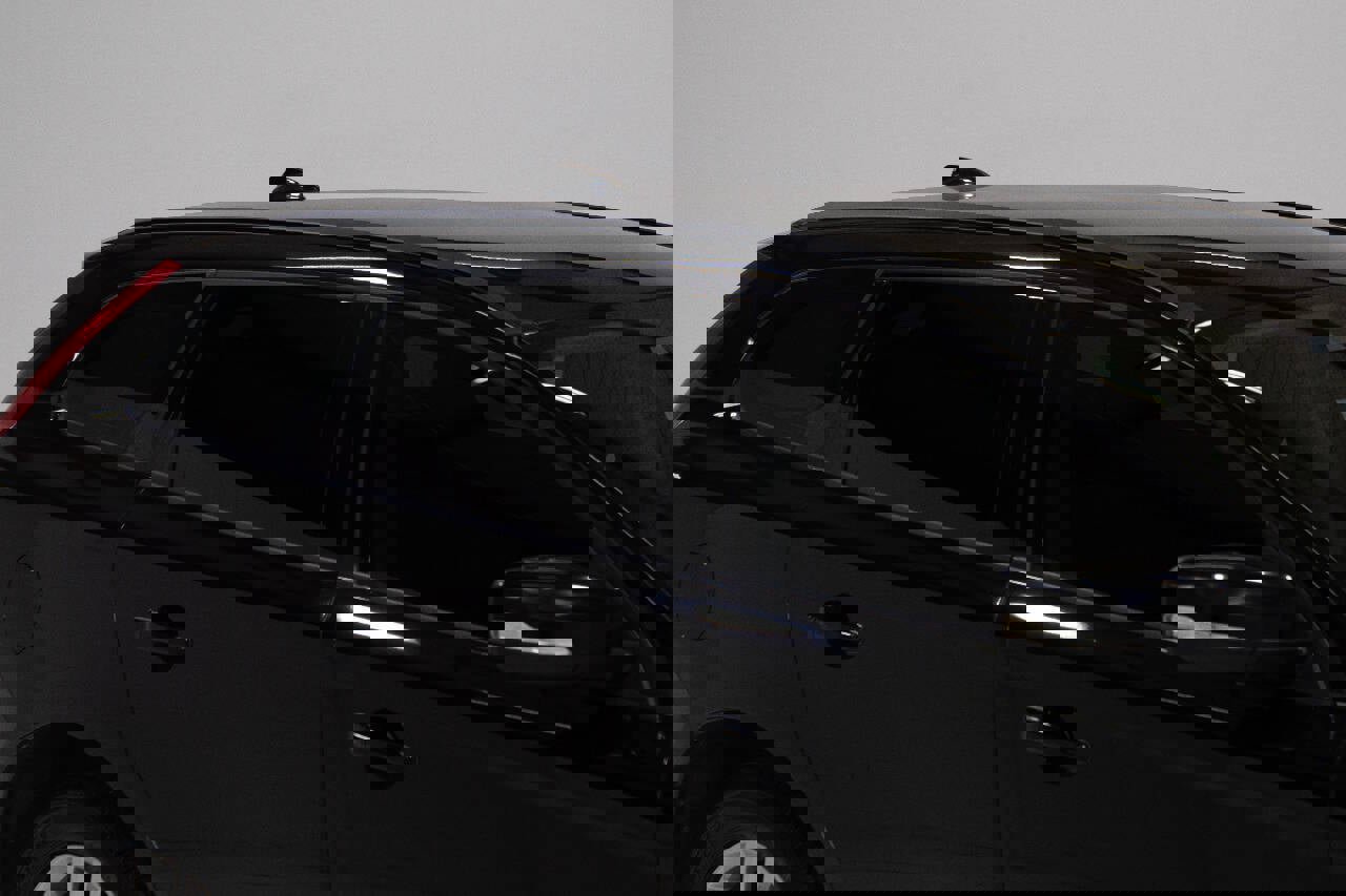 Used 2017 Volvo XC60 T5 w/ Tailgate Package image 11