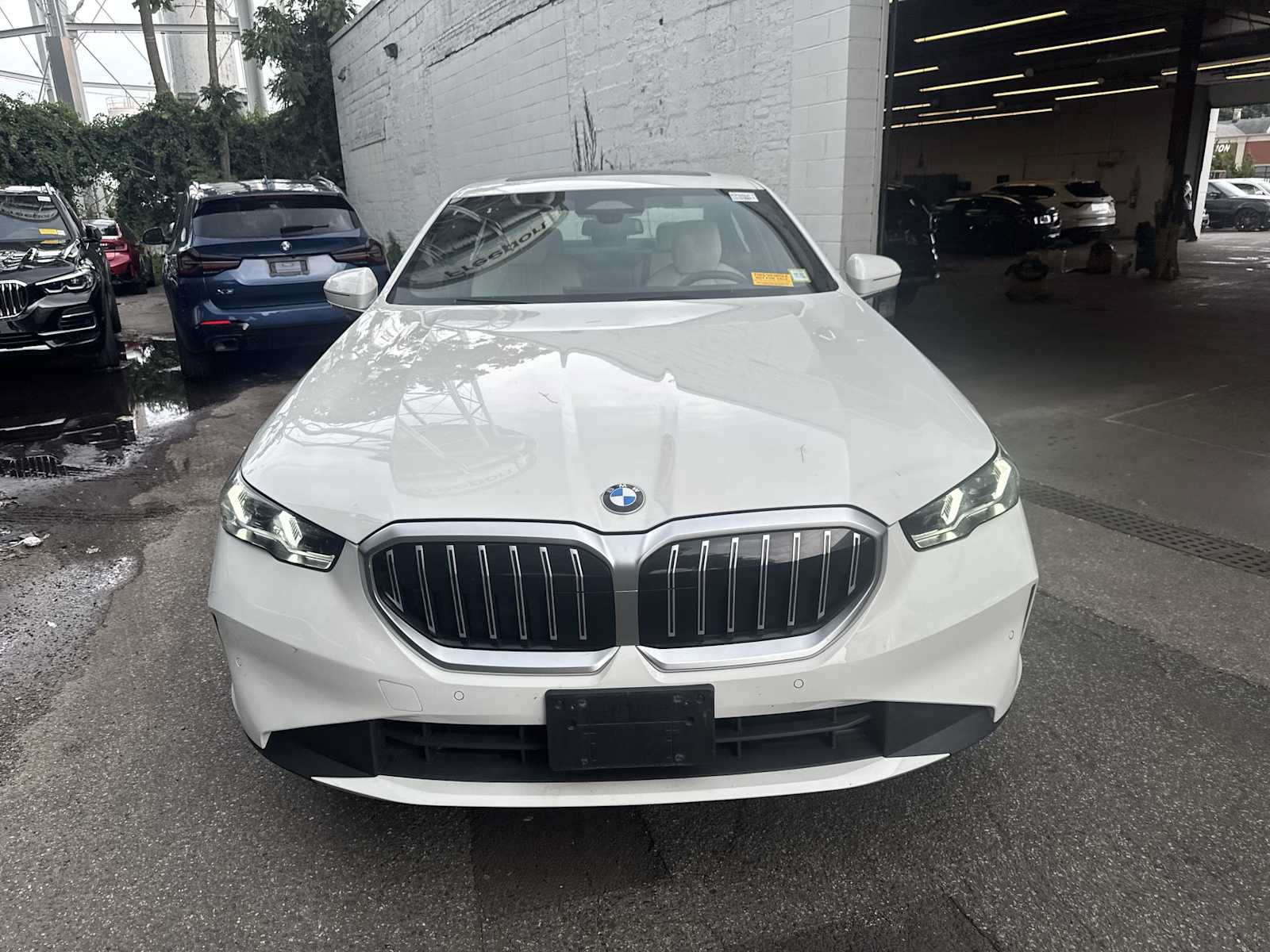 Used 2024 BMW 530i xDrive w/ Convenience Package AWD/4WD image 3