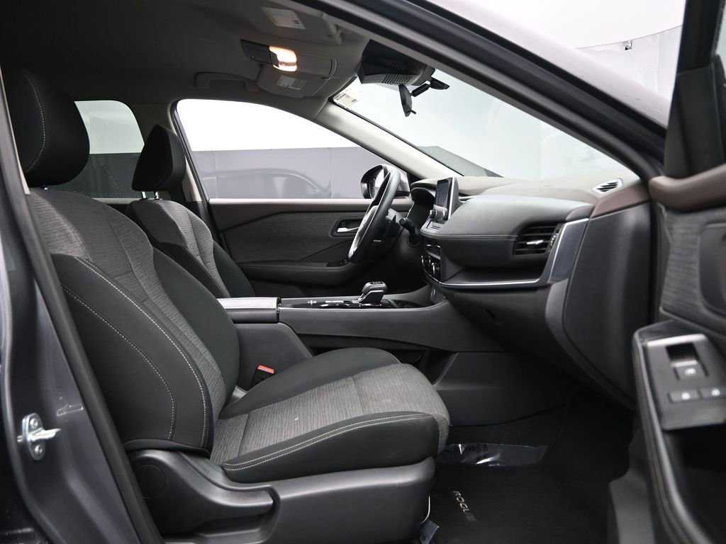 Used 2023 Nissan Rogue SV image 34