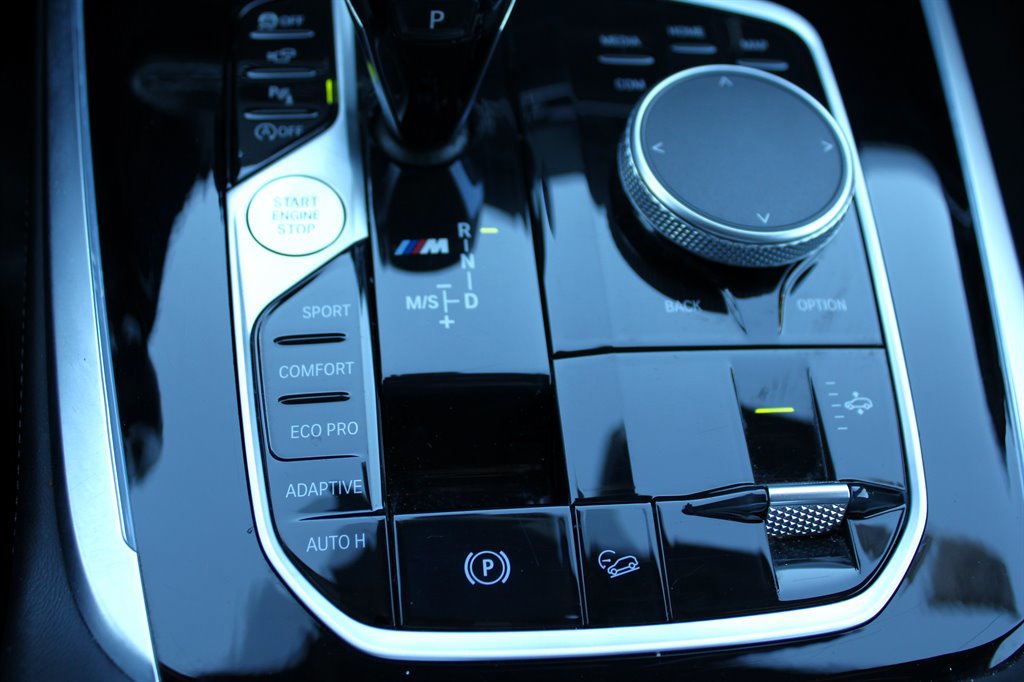 Used 2021 BMW X7 M50i w/ Dynamic Handling Package image 38