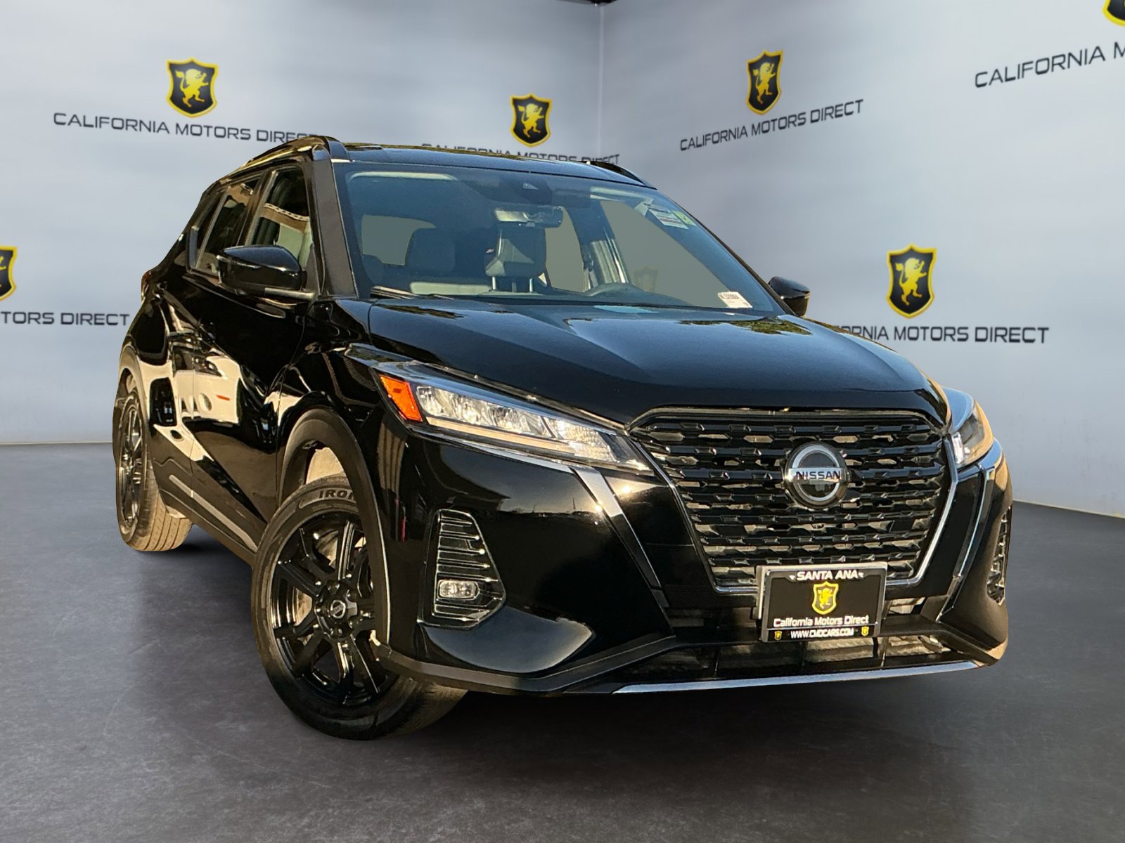 Used 2021 Nissan Kicks SR w/ SR Premium Package image 3