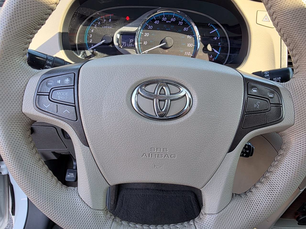 Used 2013 Toyota Sienna XLE FWD image 23