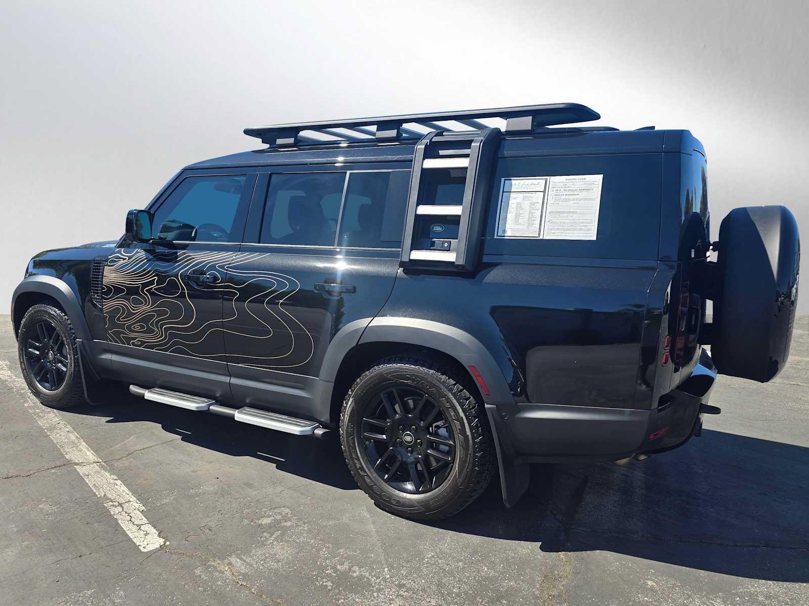 Used 2023 Land Rover Defender 130 SE AWD/4WD image 3