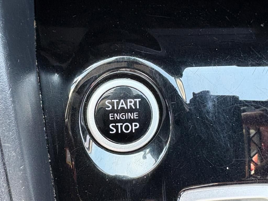 Used 2024 Nissan Versa SR image 14