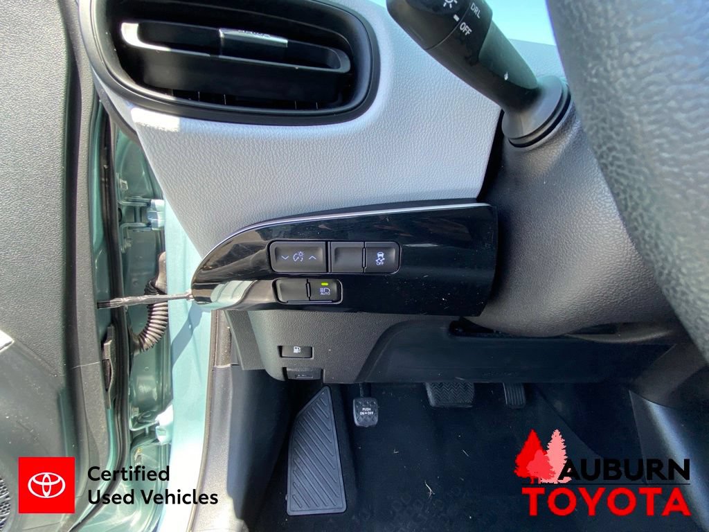 Certified 2022 Toyota Prius L Eco FWD image 33
