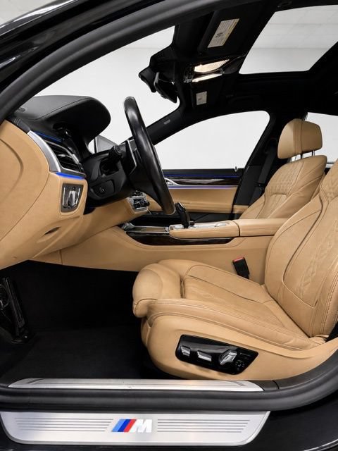 Used 2022 BMW 750i xDrive w/ Executive Package AWD/4WD image 24