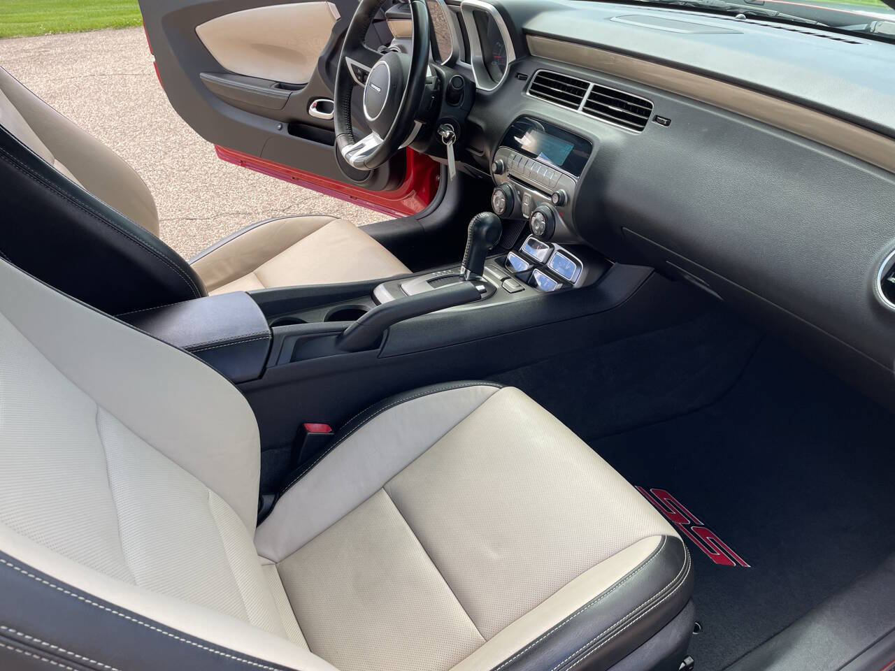 Used 2010 Chevrolet Camaro SS w/ LPO, Ground Effects Package RWD image 7