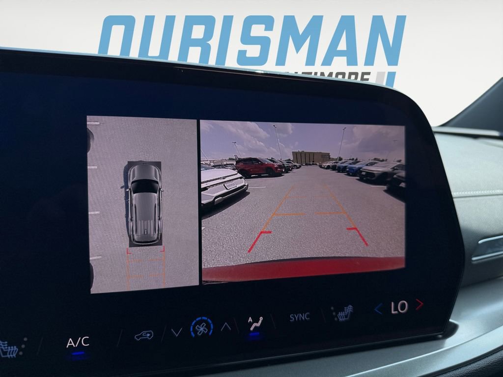 Used 2025 Chevrolet Traverse LT w/ Midnight/Sport Edition image 20