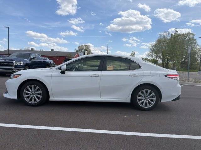 Used 2018 Toyota Camry LE w/ Moonroof Package FWD image 2