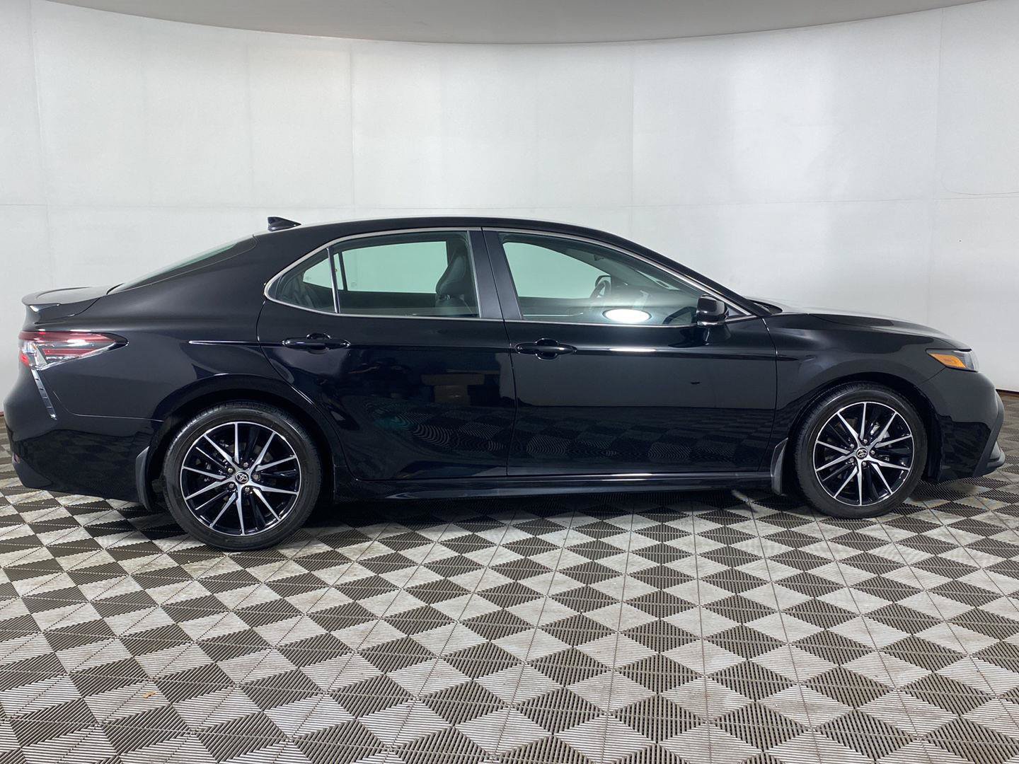 Used 2024 Toyota Camry SE w/ Cold Weather Package AWD/4WD image 22