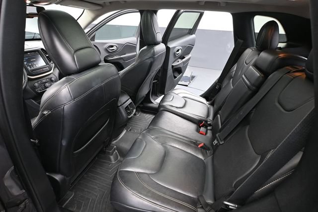 Used 2015 Jeep Cherokee Limited w/ Luxury Group AWD/4WD image 40