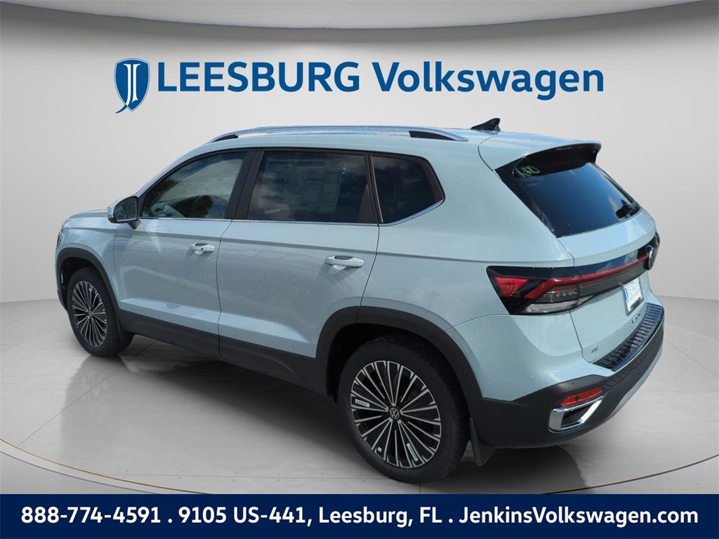 New 2026 Volkswagen Taos SE image 9