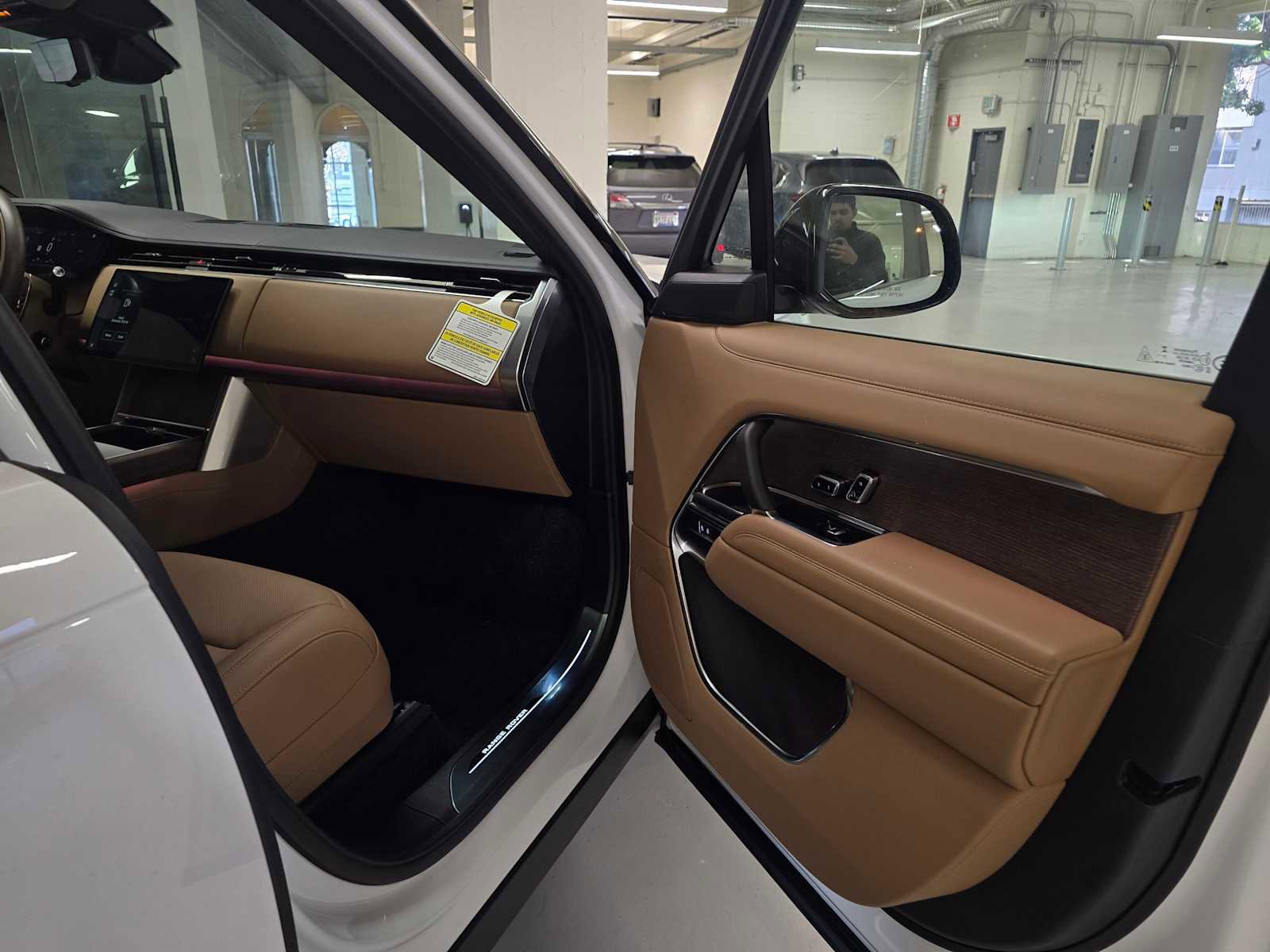 New 2026 Land Rover Range Rover SE image 12