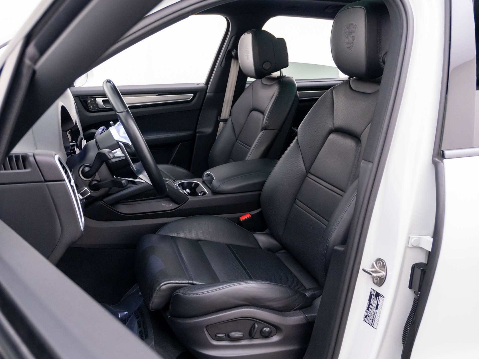 Used 2022 Porsche Cayenne Platinum Edition AWD/4WD image 5