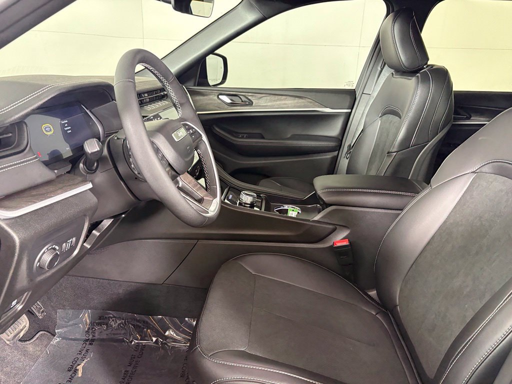 New 2027 Jeep Grand Cherokee Altitude RWD image 21