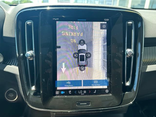 Certified 2025 Volvo XC40 B5 Plus AWD/4WD image 25