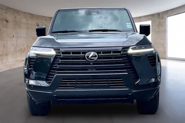 Used 2025 Lexus GX 550 w/ Accessory Package (2T) AWD/4WD image 2