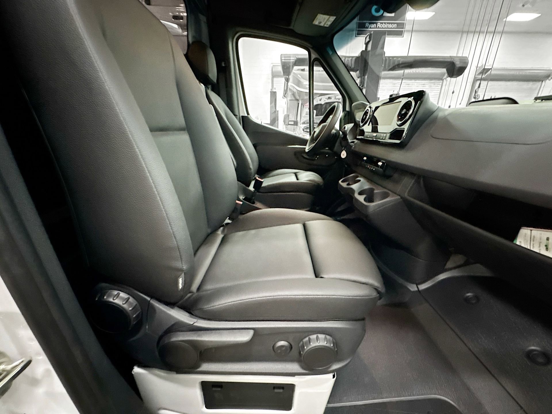 Used 2025 Mercedes-Benz Sprinter 2500 image 26
