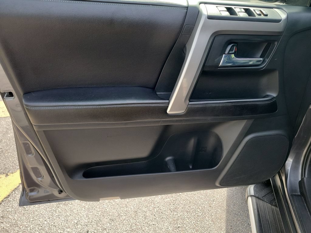 Used 2016 Toyota 4Runner SR5 AWD/4WD image 19