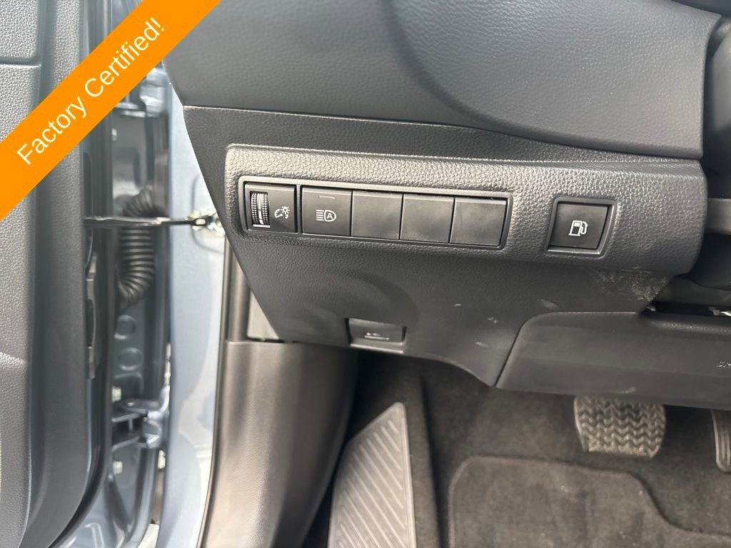 Used 2025 Toyota Corolla LE image 18