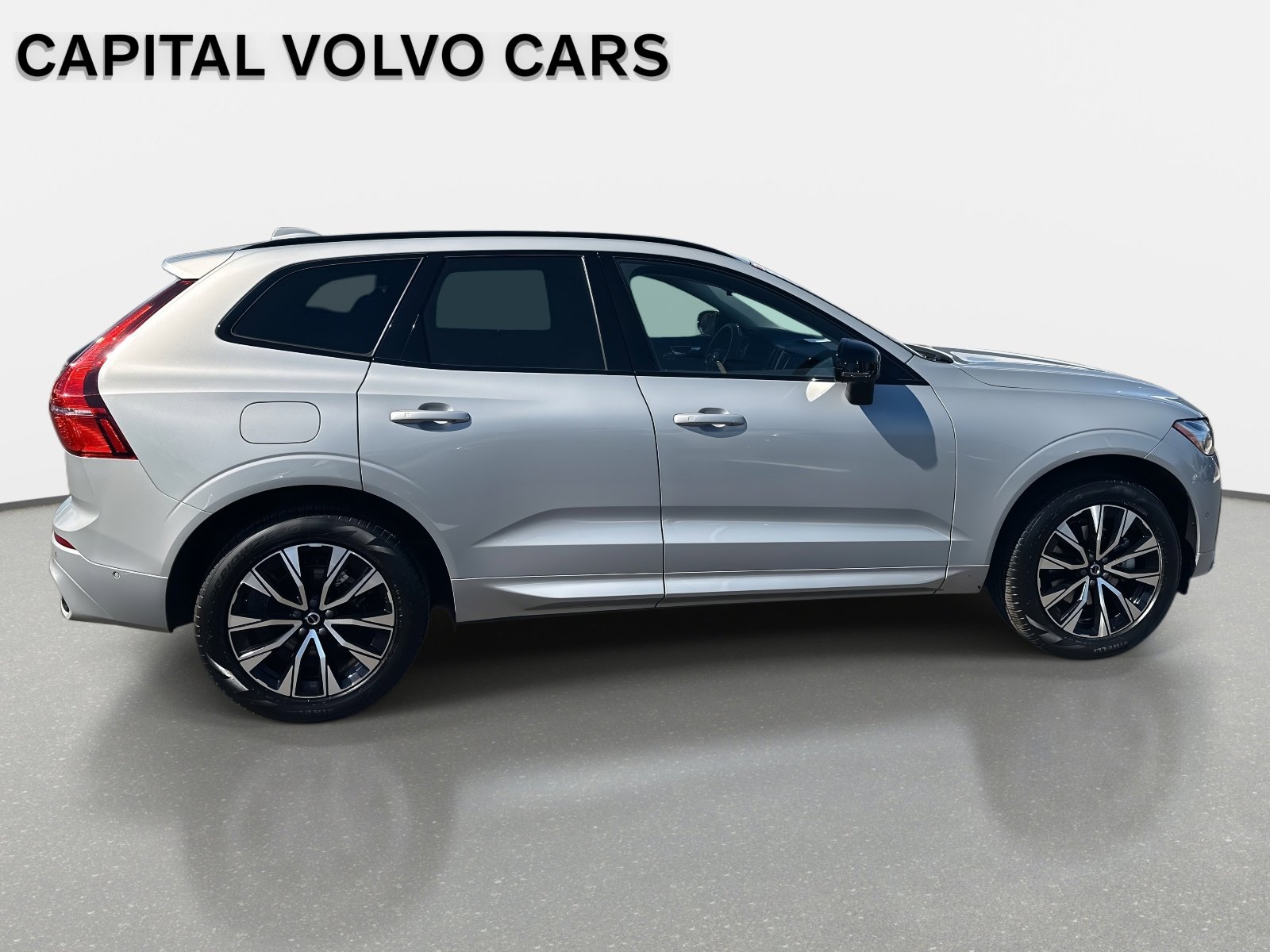 Certified 2025 Volvo XC60 B5 Plus image 4