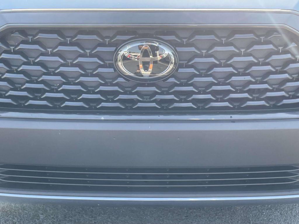 Used 2024 Toyota Corolla Cross LE FWD image 4