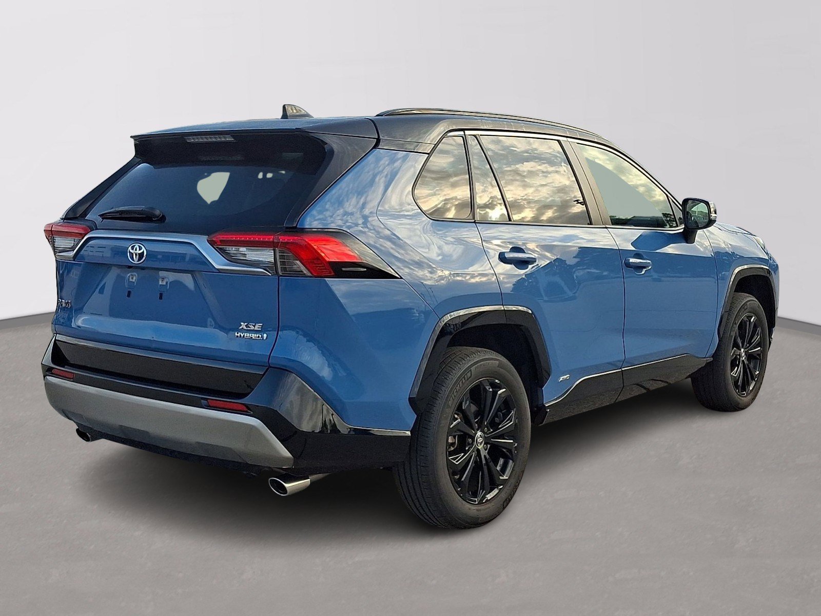 Used 2022 Toyota RAV4 XSE image 6