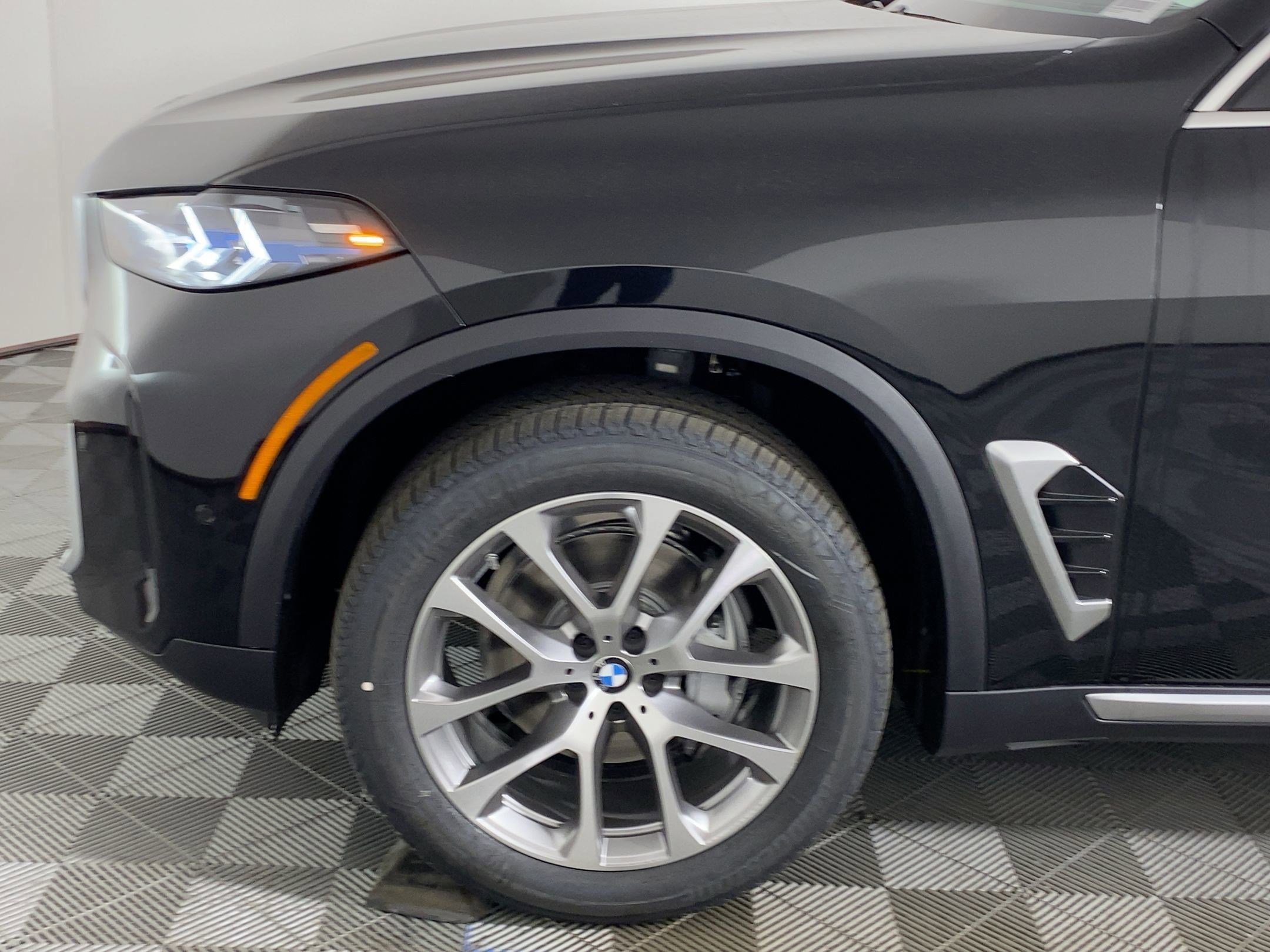 Used 2026 BMW X5 sDrive40i w/ Premium Package image 9