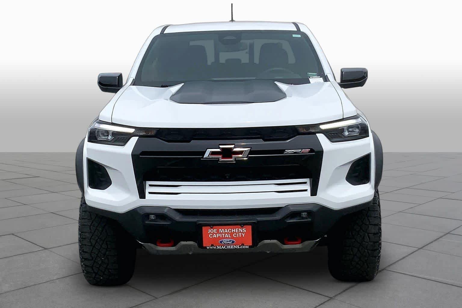 Used 2024 Chevrolet Colorado ZR2 w/ ZR2 Convenience Package III AWD/4WD image 4
