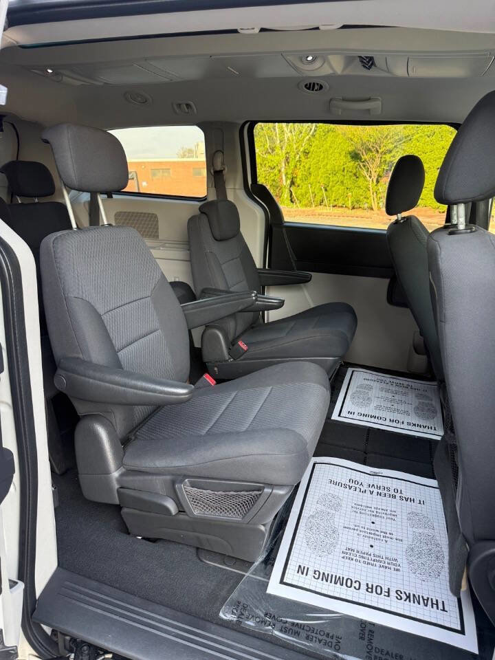 Used 2010 Dodge Grand Caravan SXT FWD image 13