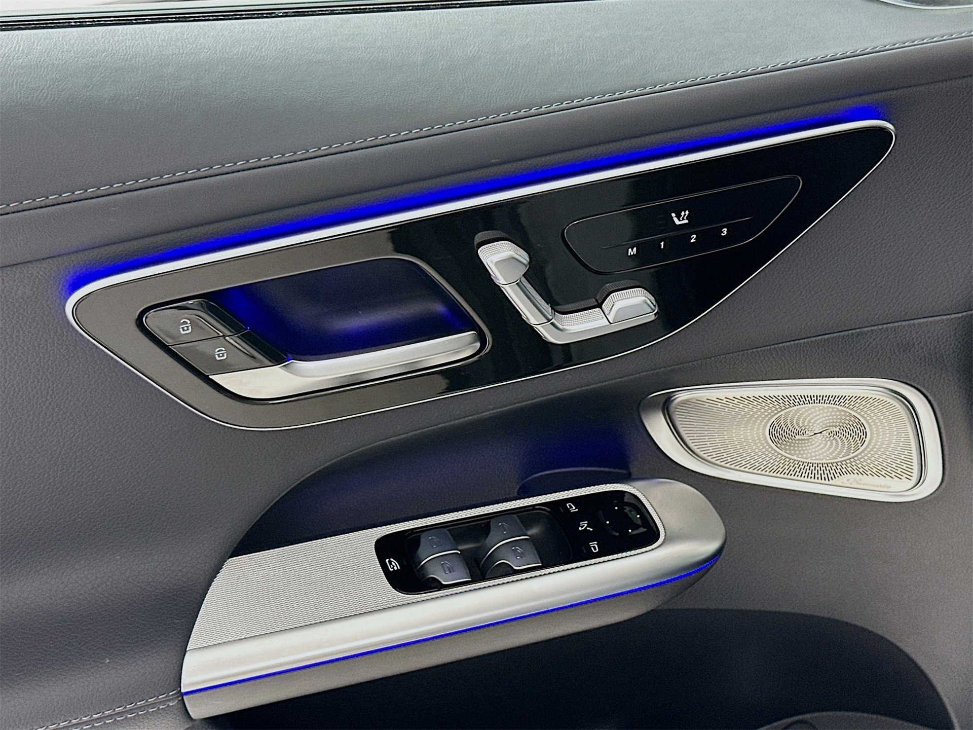 Used 2025 Mercedes-Benz GLC 300 4MATIC image 19