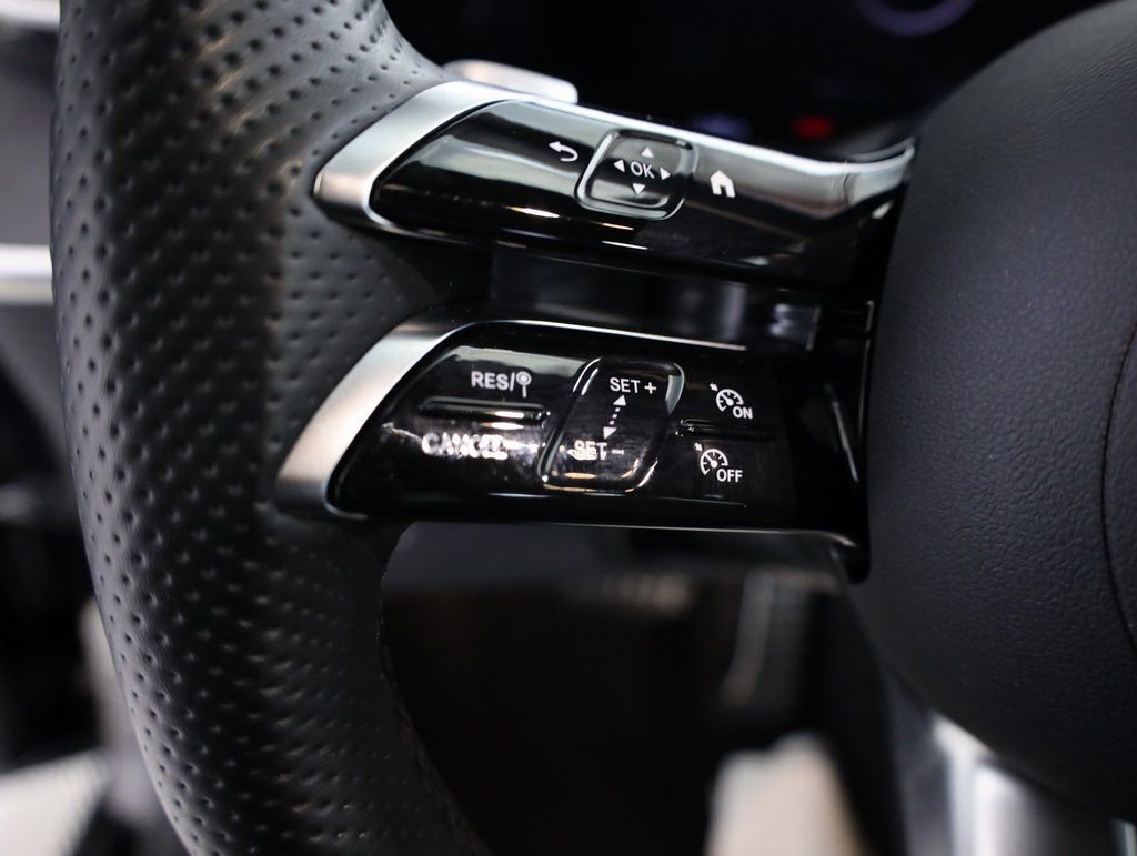 Used 2024 Mercedes-Benz GLC 300 4MATIC image 11