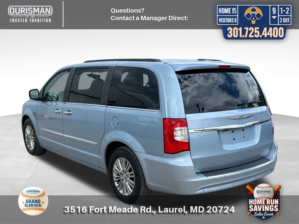 Used 2016 Chrysler Town & Country Touring-L FWD image 4