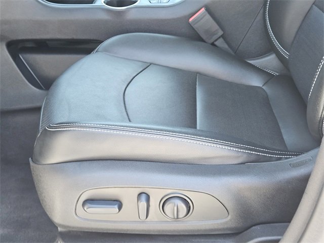 Used 2024 GMC Terrain SLT image 24