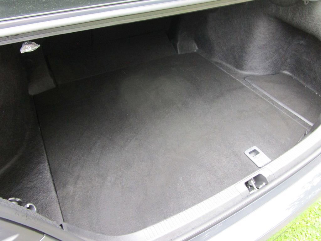 Used 2025 Toyota Camry SE image 12