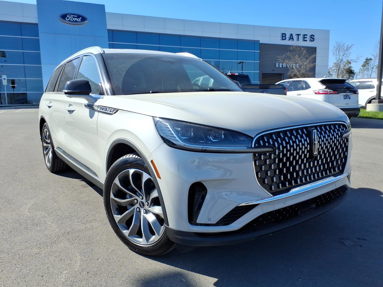 Used 2025 Lincoln Aviator Reserve w/ Luxury Package image 1