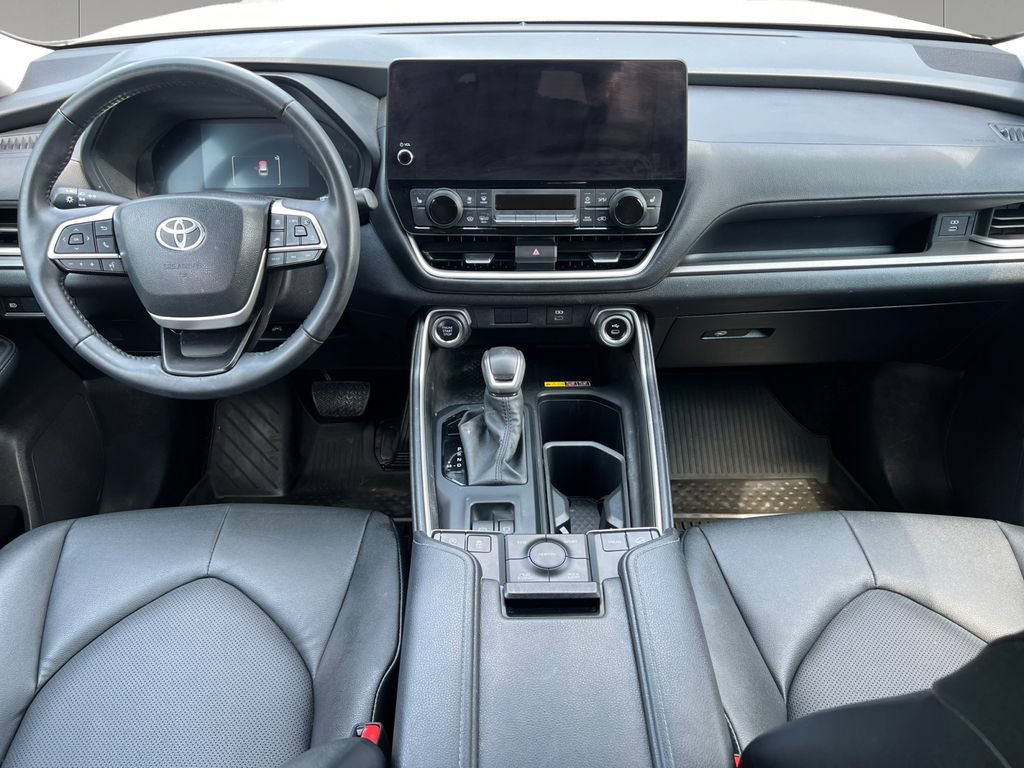 Used 2024 Toyota Grand Highlander AWD image 12
