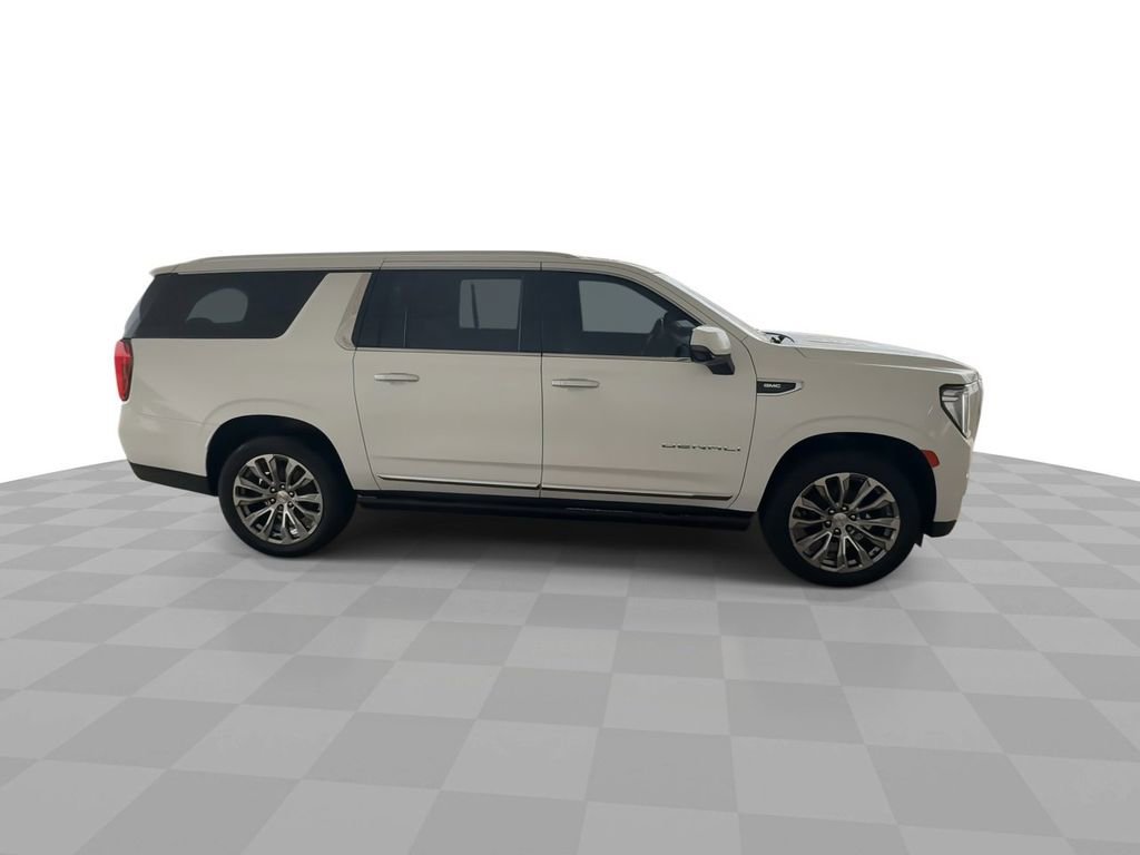Certified 2022 GMC Yukon XL Denali w/ Denali Premium Package image 9