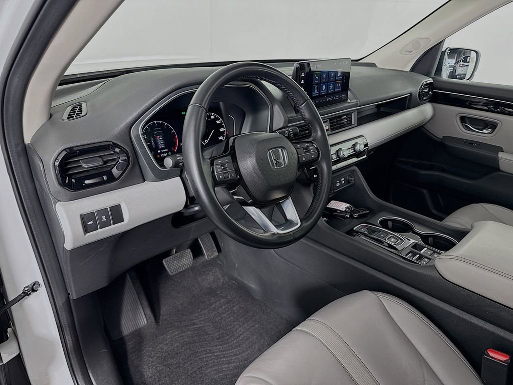 Certified 2023 Honda Pilot Touring image 9