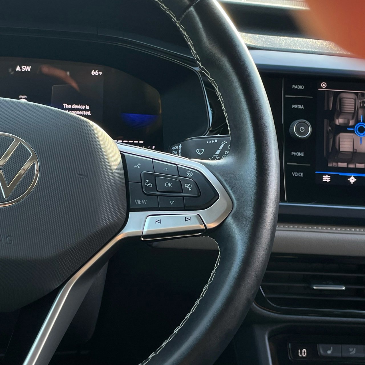 Used 2024 Volkswagen Taos SE image 15