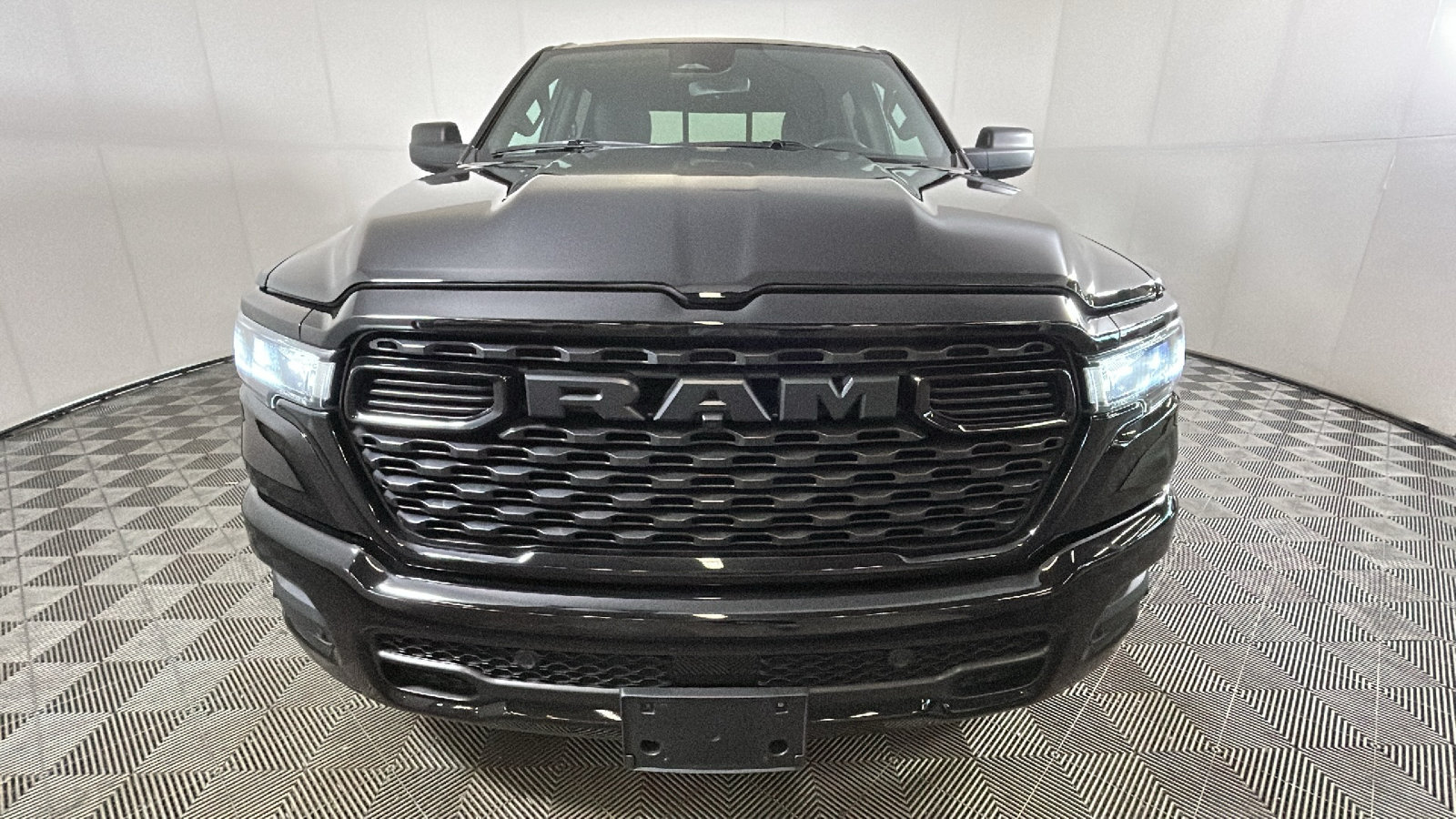 Used 2025 RAM 1500 Tradesman w/ Night Edition AWD/4WD image 9
