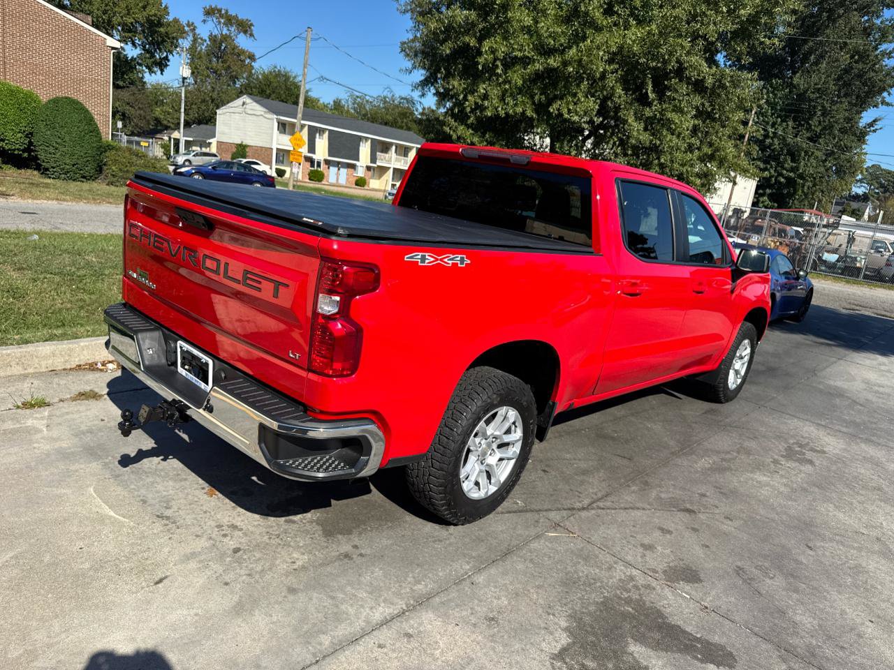 Used 2022 Chevrolet Silverado 1500 LT AWD/4WD image 9