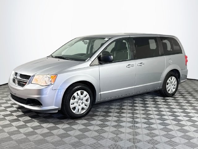 Used 2018 Dodge Grand Caravan SE w/ UConnect Hands-Free Group FWD image 4