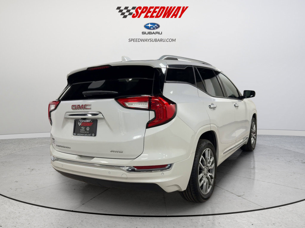 Used 2024 GMC Terrain Denali w/ Denali Premium Package image 9
