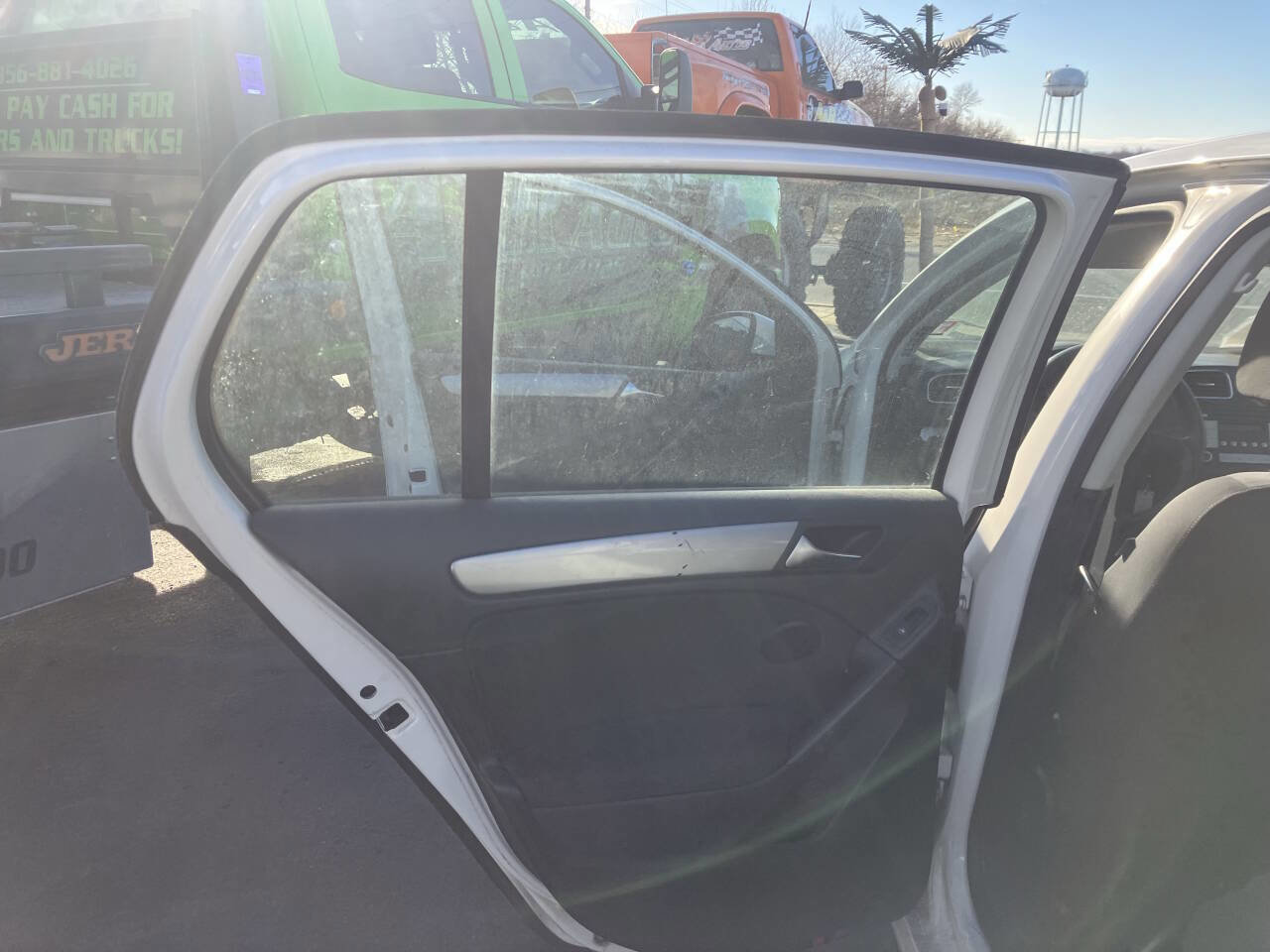 Used 2010 Volkswagen Golf 4-Door image 18